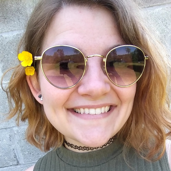 Meet your Posher, Hayley - Picture 1 of 1